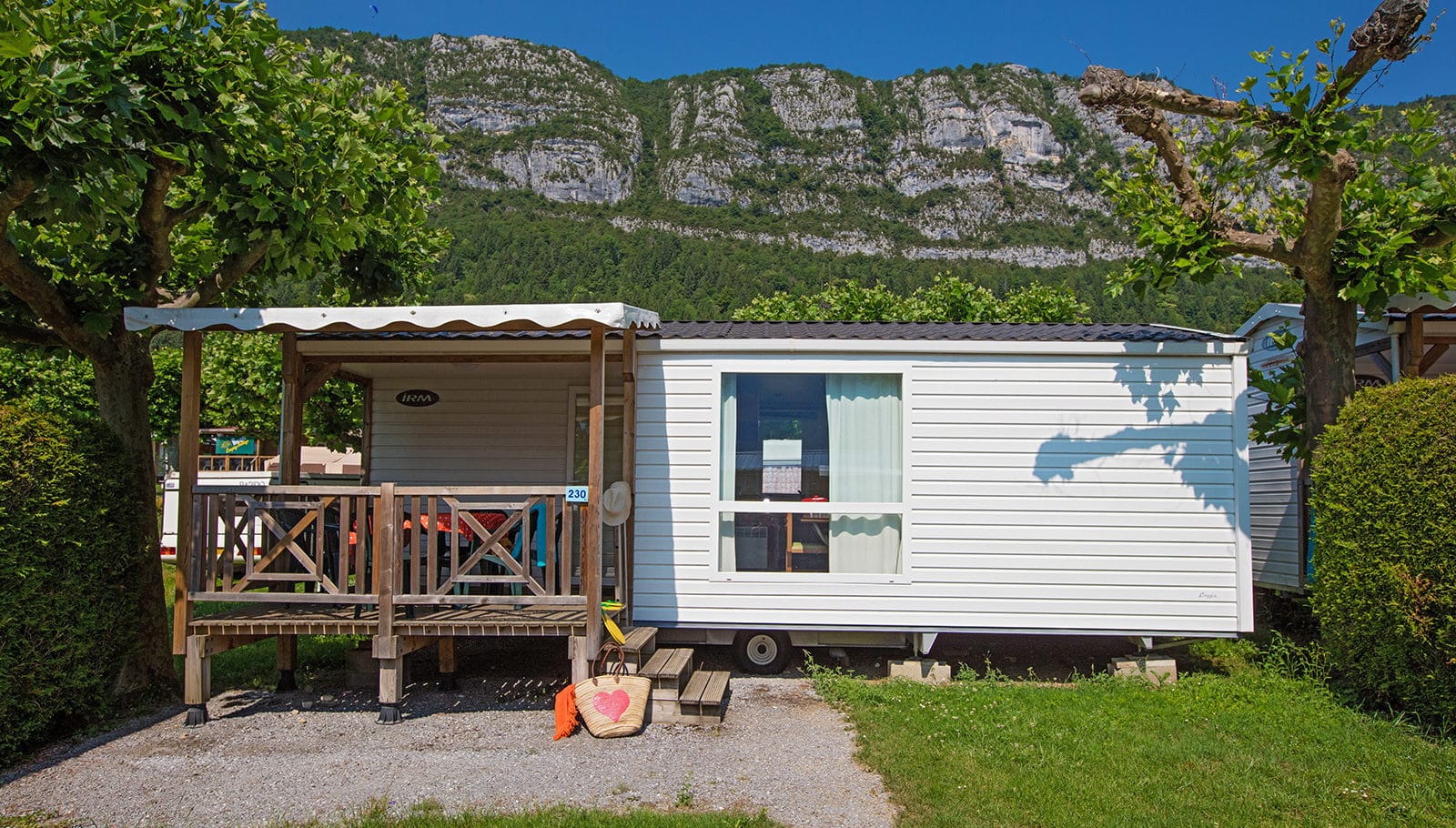 Cottage 5 personnes, vue extérieure, camping Annecy