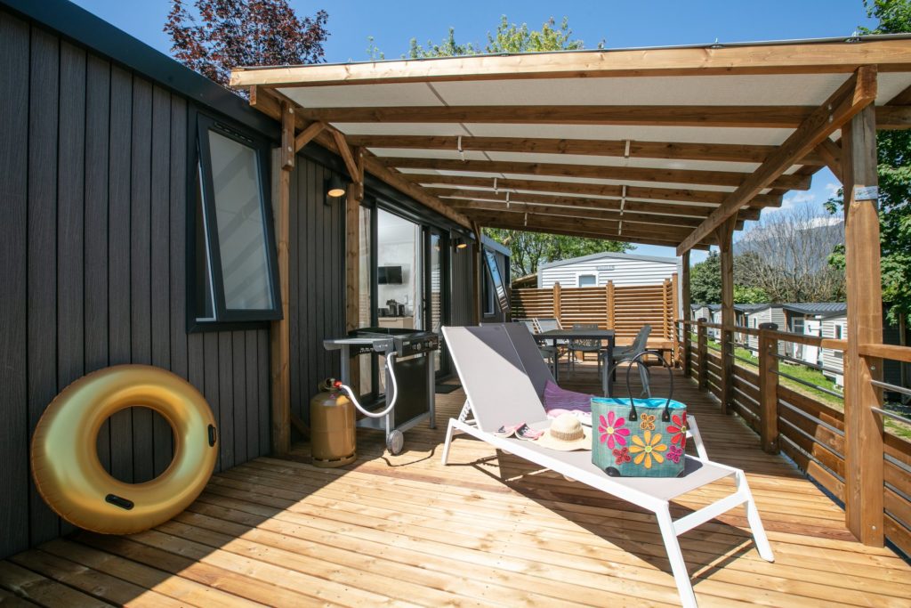 Profitez du luxe en plein air dans notre Cottage Villa Luxe 8 personnes au Camping Annecy