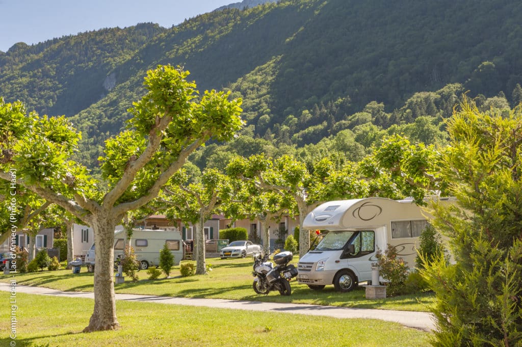 Emplacement pour camping-car, au camping Idéal à Annecy